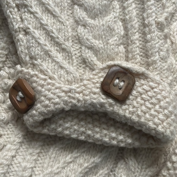 Women's Hand knit small cream cable knit Sweater Coat. - Picture 3 of 6